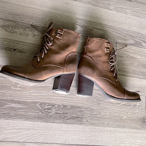 Madden Girl Westmont brown laced up booties - Picture 4 of 8